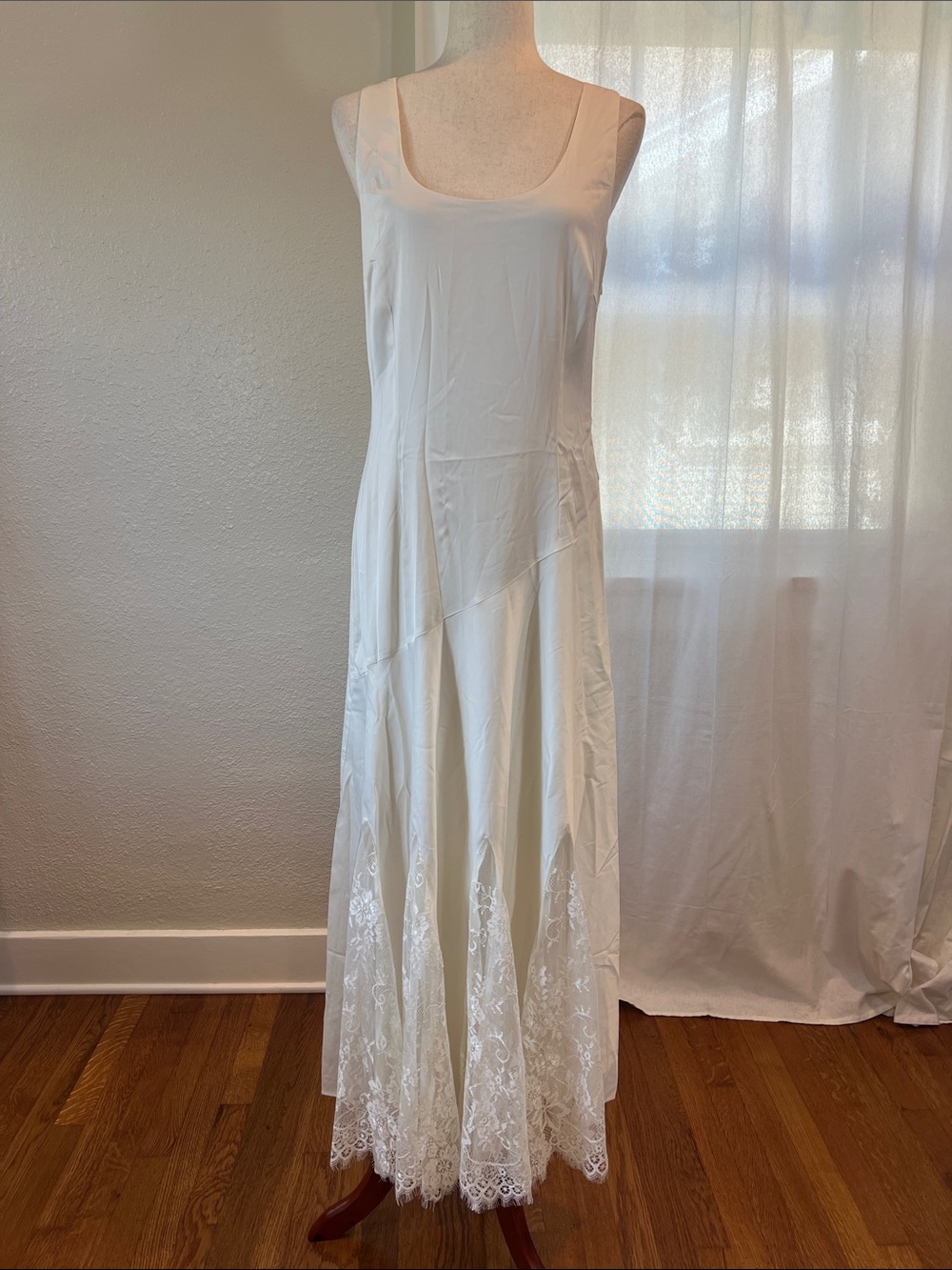 Endless Rose White Lace-Trim Scoop Neck Maxi Dress. Size M. NWT. Callout